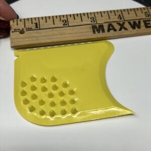 Vtg Tupperware Scrape Em All Scrubber Scraper Kitchen Gadget Yellow Versatile